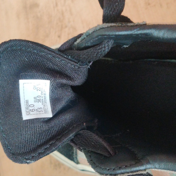 Vans - Picture 3 of 4